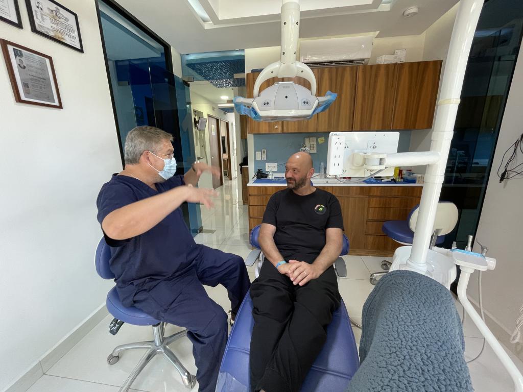 Dental Implants Mexico vs USA – Cost, Safety and Key Differences